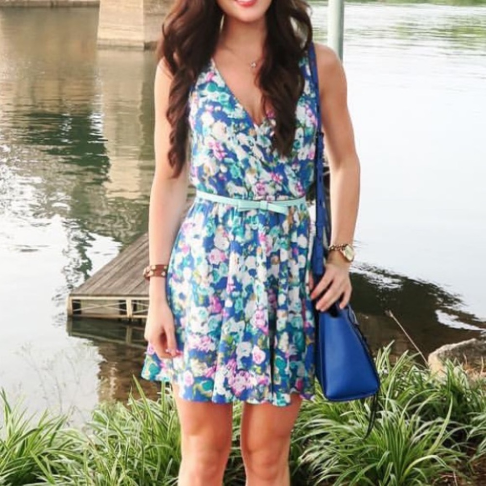 Lush blue floral surplice sleeveless mini dress XS